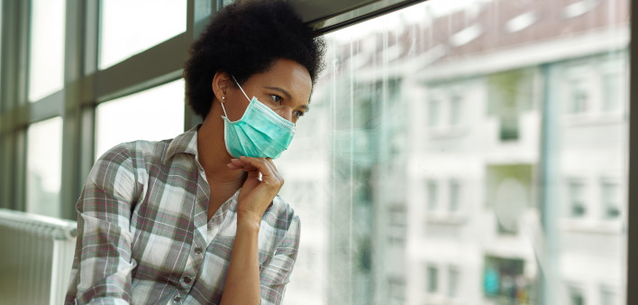 woman wearing a mask covid