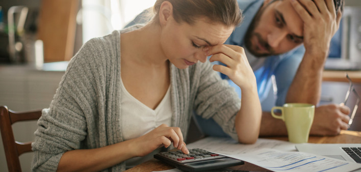 Photo of a couple going through financials problems