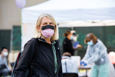 Diane Havlir, MD, at a Unidos en Salud COVID-19 testing site in San Franciso’s Mission District