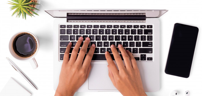 woman hands lap top computer