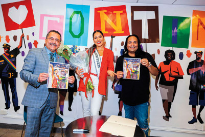 Andrea Meza (chaqueta roja) con Guillermo Chacón, el presidente y CEO de la Comisión Latina sobre el SIDA (con corbata), y Leandro Rodriguez, vicepresidente de programas