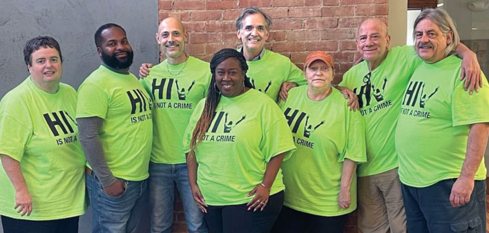 Personal del Sero Project  y HINAC4 (de izquierda a derecha): Tami Haught, Steven Bryson, Xavier Morales, Kamaria Laffrey, Sean Strub, Cindy Stine, Gonzalo Aburto y Kevin Lish; el logo de HINAC de este año