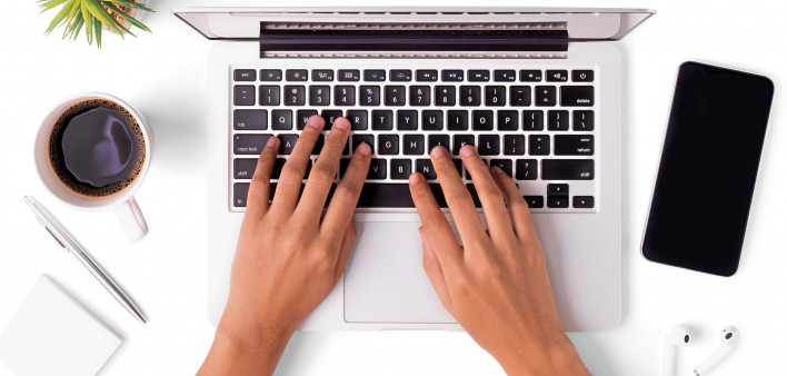 woman hands lap top computer