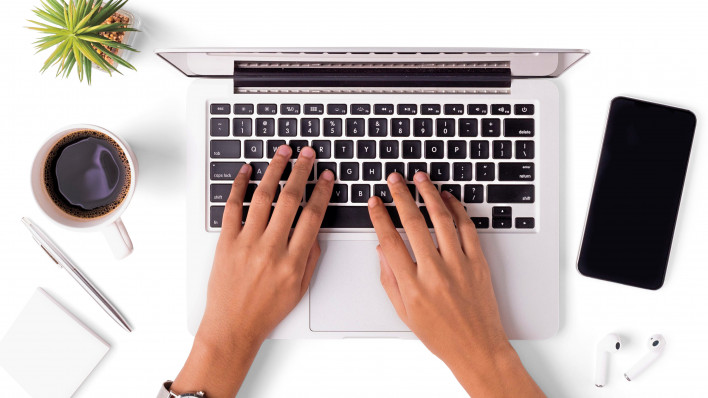 woman hands lap top computer