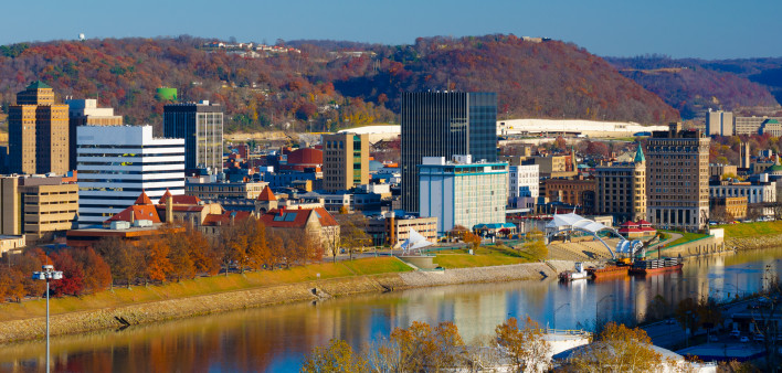 Cityscape of Charleston, West Virginia in autumn
