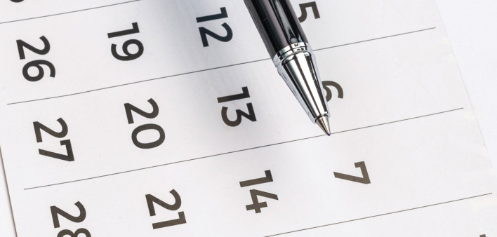 pen and calendar with number days