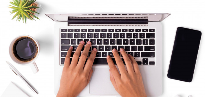 woman hands lap top computer