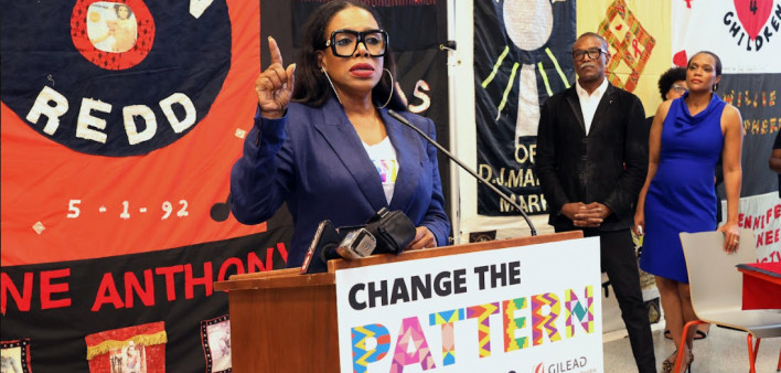 Sheryl Lee Ralph pointing to section of the AIDS Memorial Quilt she helped make