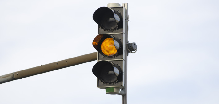 yellow traffic light for cars