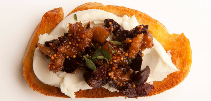 Crostini With Fig & Walnut Tapenade