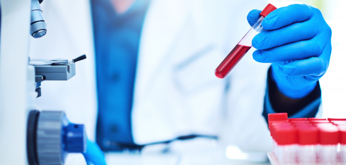 Closeup shot of a scientist analyzing samples in a laboratory