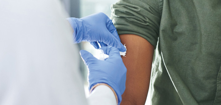 doctor gives a patient a syringe