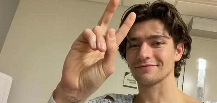 Barton Cowperthwaite is an artist, actor, classically trained ballet dancer and a brain surgery survivor.