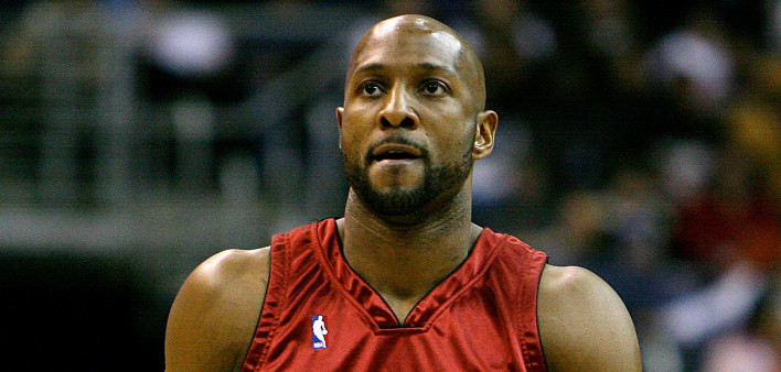 Alonzo Mourning playing with the Miami Heat in February 2007
