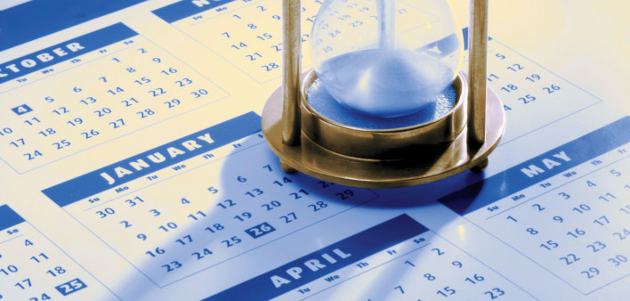 hour glass and calendar