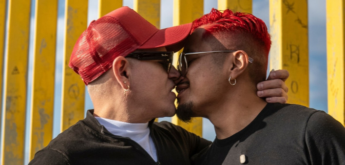 hiv kiss latino