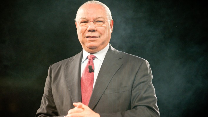 General Colin Powell speaking at a “Get Motivated” Seminar at the Arco Arena in Sacramento, California.
