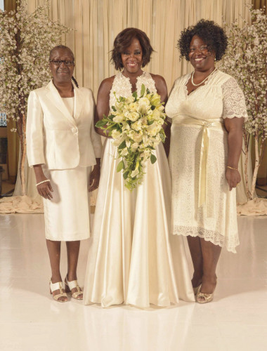 Viola Davis is flanked by her siters at her vow-renewal ceremony.
