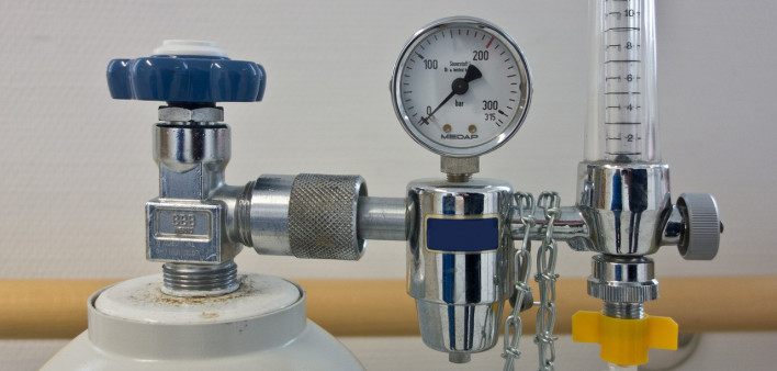 oxygen, oxygen tank, pressure regulator