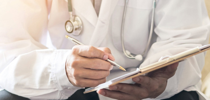 doctor consult with patient