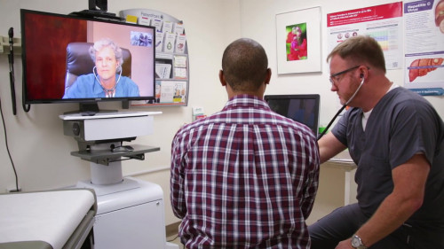 From left: Laurie Dill, MD, demonstrates an exam follow-up with with Jamil Dawson, MAO’s director of social supports, and Bobby Golden Jr., LPN, in MAO’s Atmore, Alabama, site.